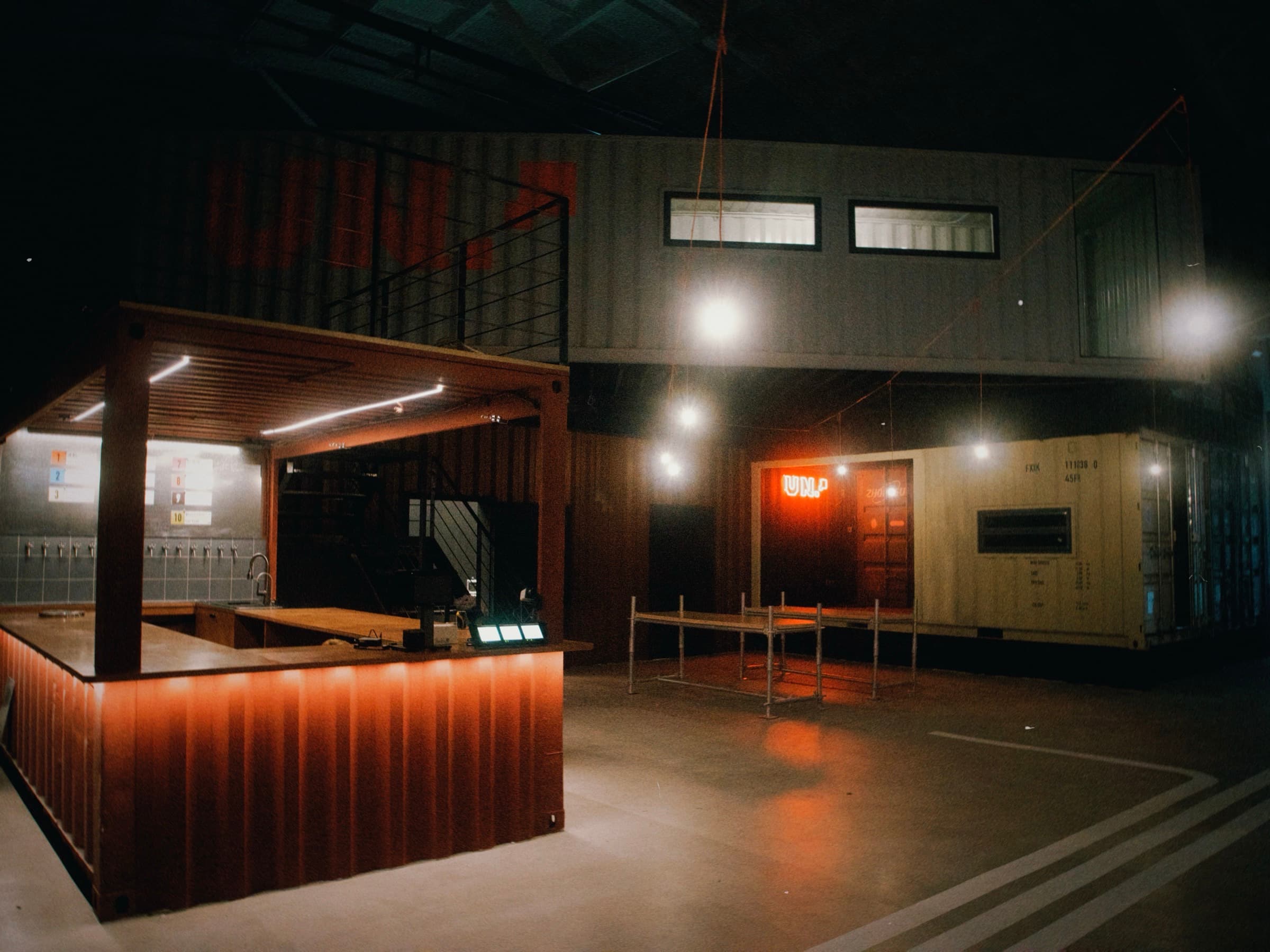 UN! · Container